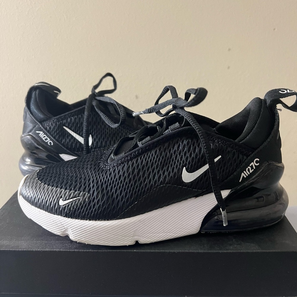 Boys Nike Air Max 270 Black White Sneakers Size 1.5Y